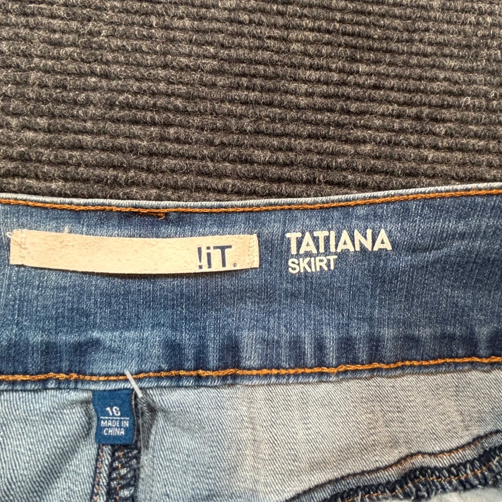 !iT Tatiana Tummy Tuck Denim Skirt Light Wash Button‎ Fly Size 16 NWT - Picture 5 of 8